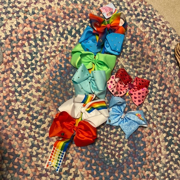 2/$15 Jojo Siwa Hair Bows - Picture 1 of 10
